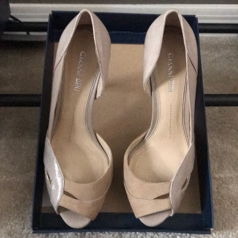 Gianni Bini tan heels